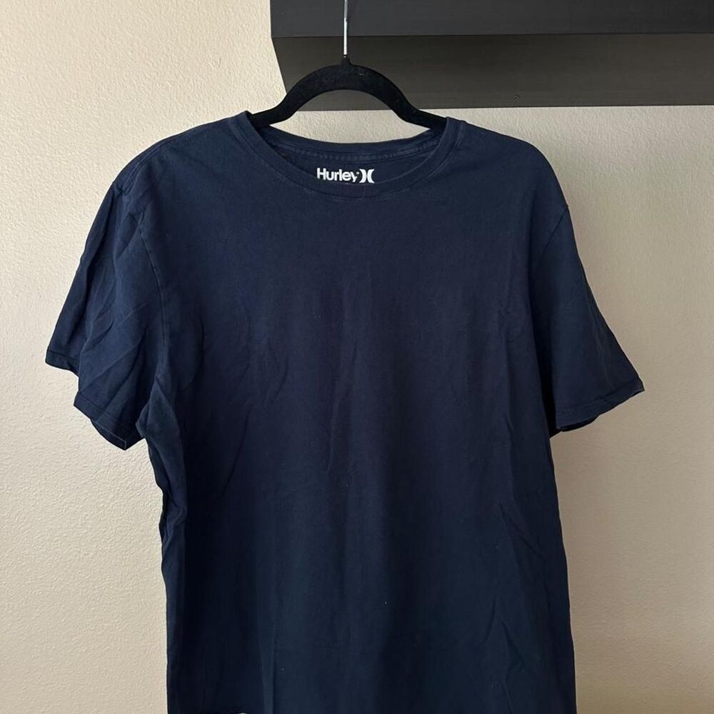 Hurley Men's Navy and Black T-shirt